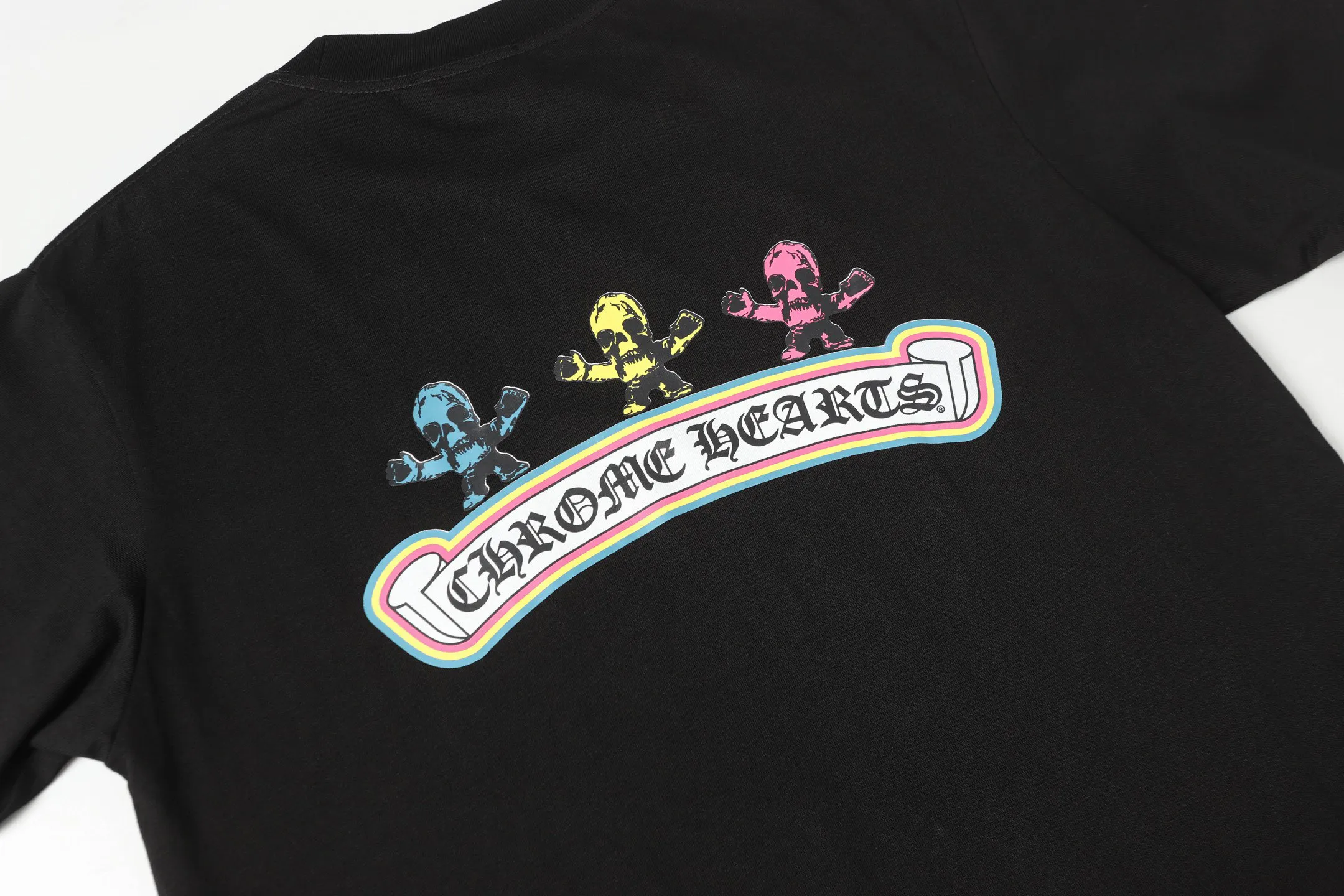 🅿️170 ch/Ke Jia Sanskrit skull color printed T-shirt! Every one of the Cro family is really unique. Every piece is a killer, and the texture of the whole short sleeve is really amazing. 280g pure cotton fabric! 100% restored to the official details. All cuffs, shoulder seams, armholes, neckline are double-needle crimping process. This is the rigorous craftsmanship details that big brands should have, which determines the quality. The original washed tag packaging is full of style! The whole piece adopts three-needle and five-thread technology, (neckline-shoulder seam-sleeve seam-double-pressed thread, which looks more three-dimensional and textured) Same style for men and women. Color: black white Size: xs-l